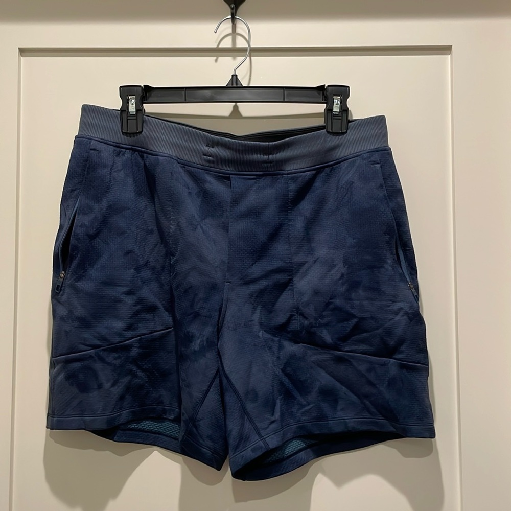 Men’s Large Lululemon Shorts